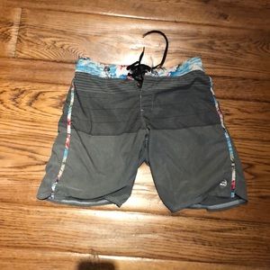 Billabong boarshorts